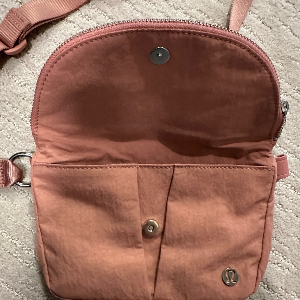 lulu lemon bag great condition pink color